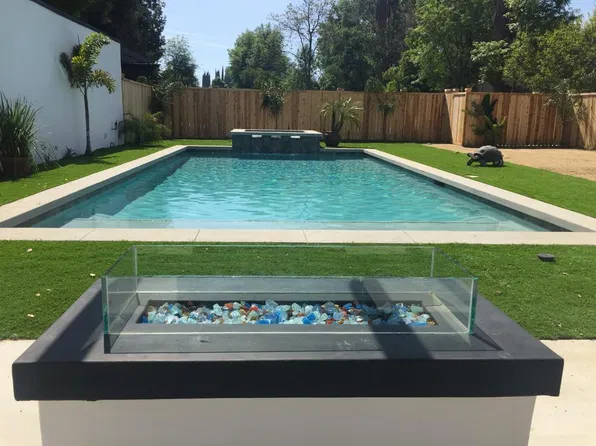 22858 Burbank Blvd, Woodland Hills, CA 91367