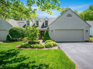 203 Manor Brook Dr, Chagrin Falls, OH 44022