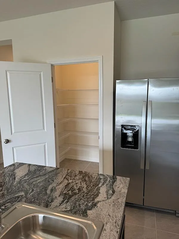 3 bed, 2.5 bath, 1666 sqft, $2,199 — Photo 4