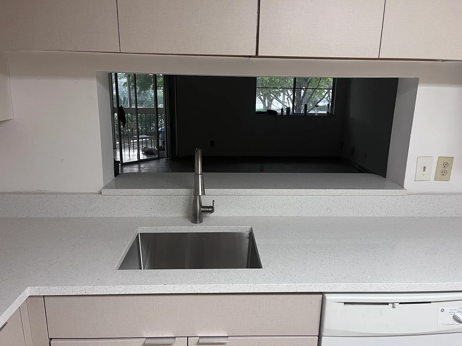 3 bed, 1100 sqft, $2,450 — Photo 4