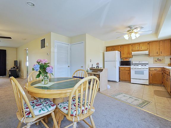 5th image of 48B Bradley Ct #54