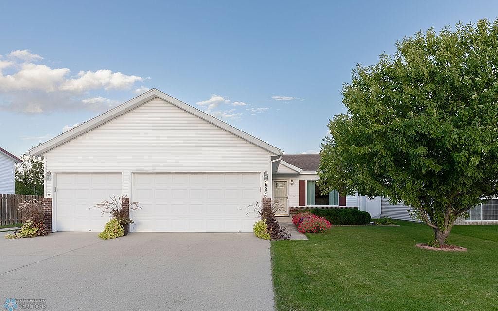 5544 18th St S, Fargo, ND 58104 | Zillow