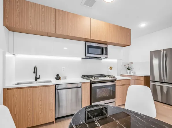 649 38th Street image 11 of 29