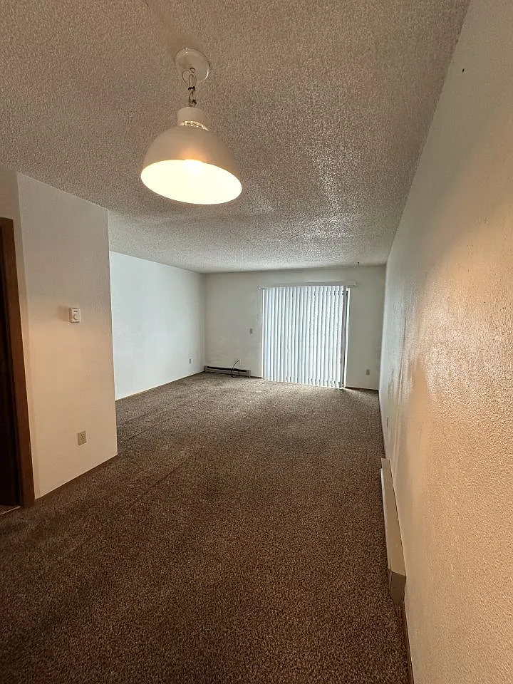2 bed, 1.5 bath, 800 sqft, $995 — Photo 2