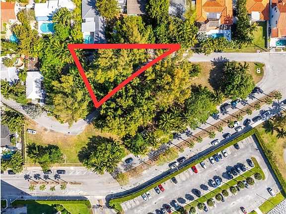 3rd image of 895 NE 70th St