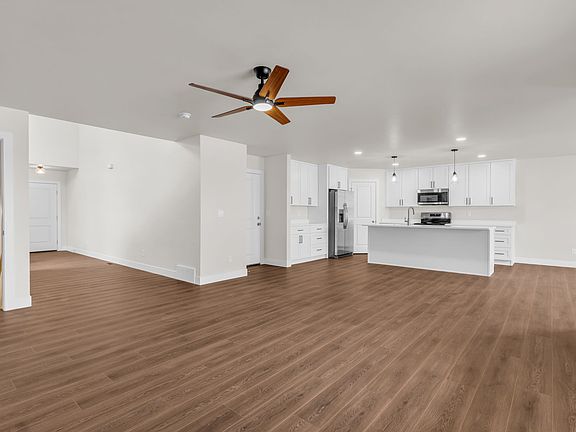 4th image of 576 W 7th Ave