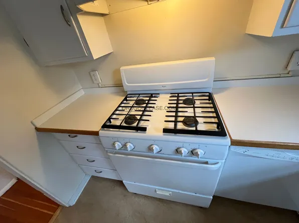 2 Bedroom 2 bath downtown apartment available now, 508 E 12th Ave, Eugene, OR 97401