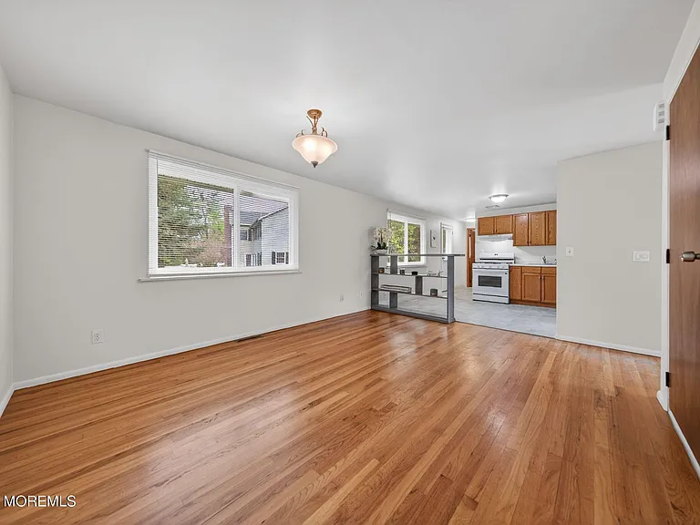 29 Demmert Ave — Photo 8
