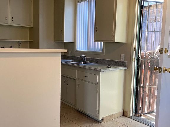 2nd image of 13440 Doty Ave