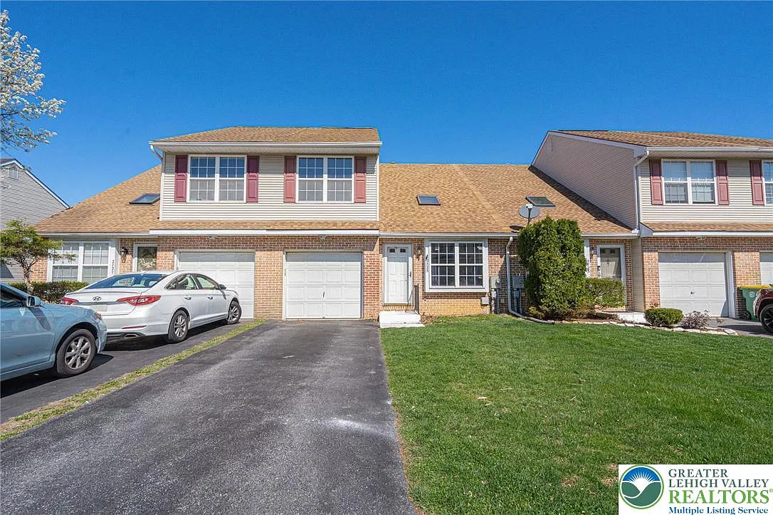 2725 Victoria Ln photo 1