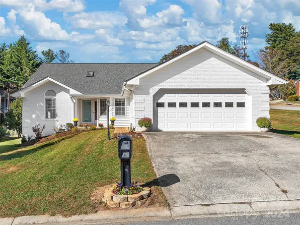 1 Gatehouse Ct, Asheville, NC 28803