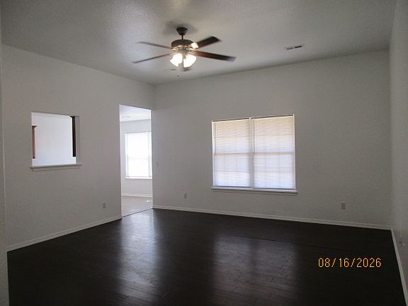 3rd image of 320 Willow Dr