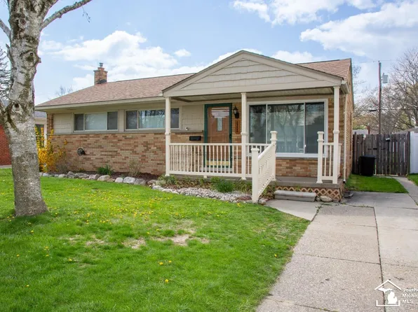 29426 Aspen Dr, Flat Rock, MI 48134