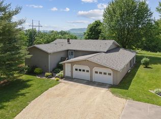 36294 Millville Rd, Guttenberg, IA 52052