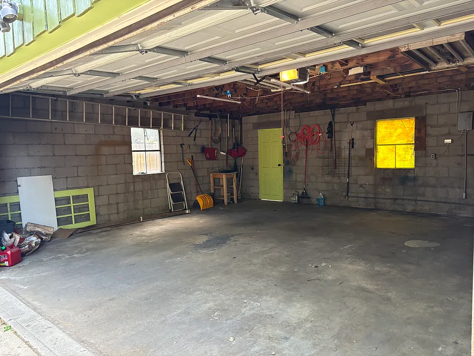 Building Photo 4