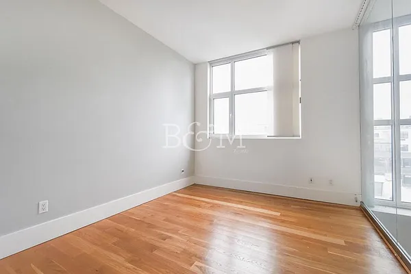 Sold by Brick&Mortar | media 9