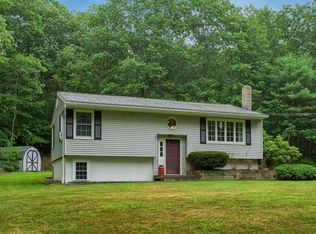26 New Templeton Rd, Hubbardston, MA 01452