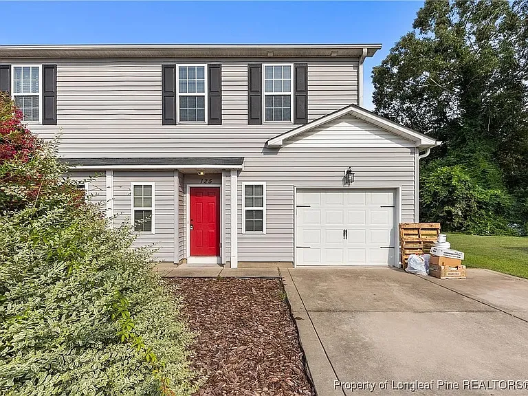 125 Burgess Ln — Photo 2