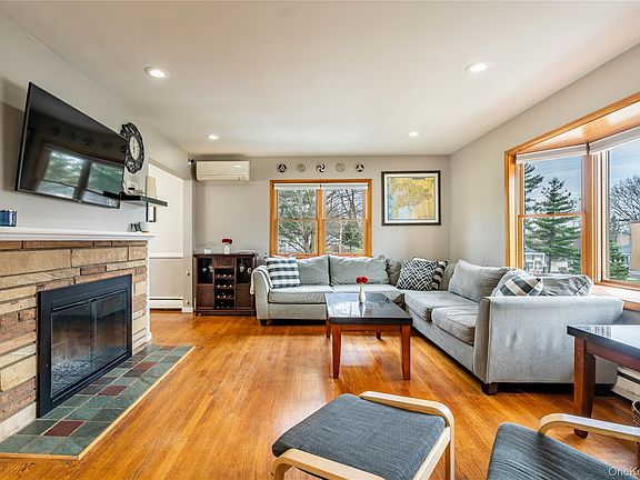 3rd image of 29 Rombout Ridge Road