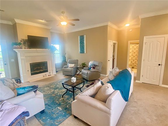3rd image of 2807 Foxwood Dr