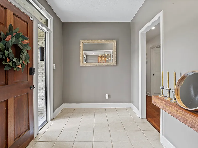 1727 Meadowbrook Rd — Photo 3