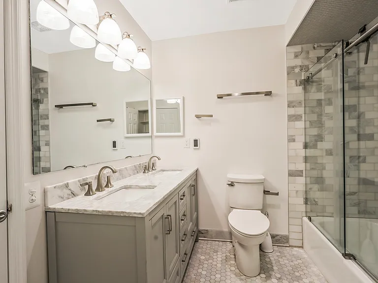 671 S Columbus St — Photo 16