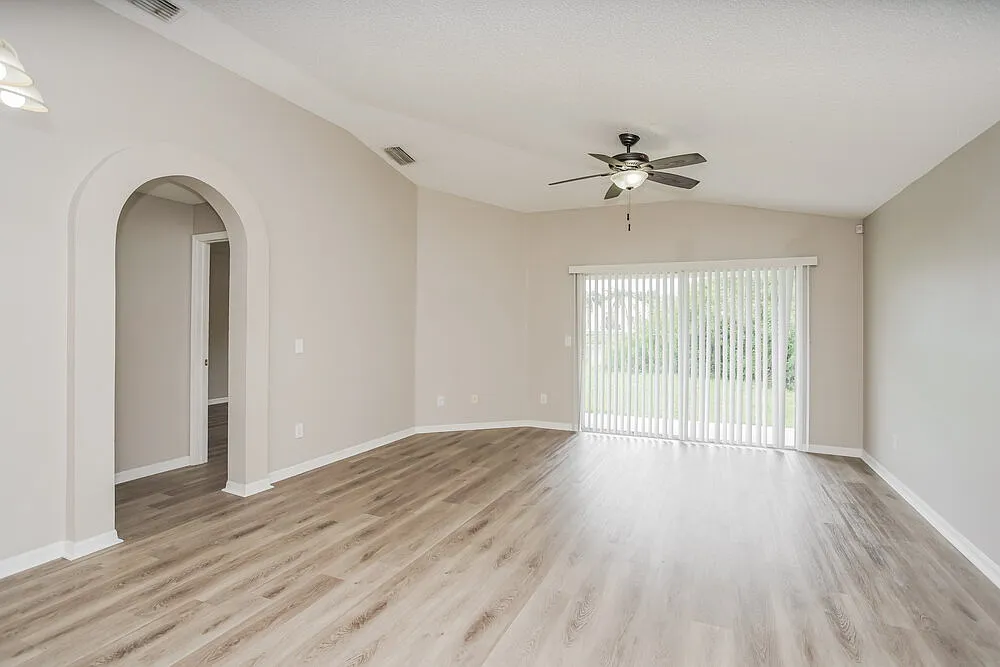 3 bed, 2.0 bath, 1351 sqft, $1,935 — Photo 4