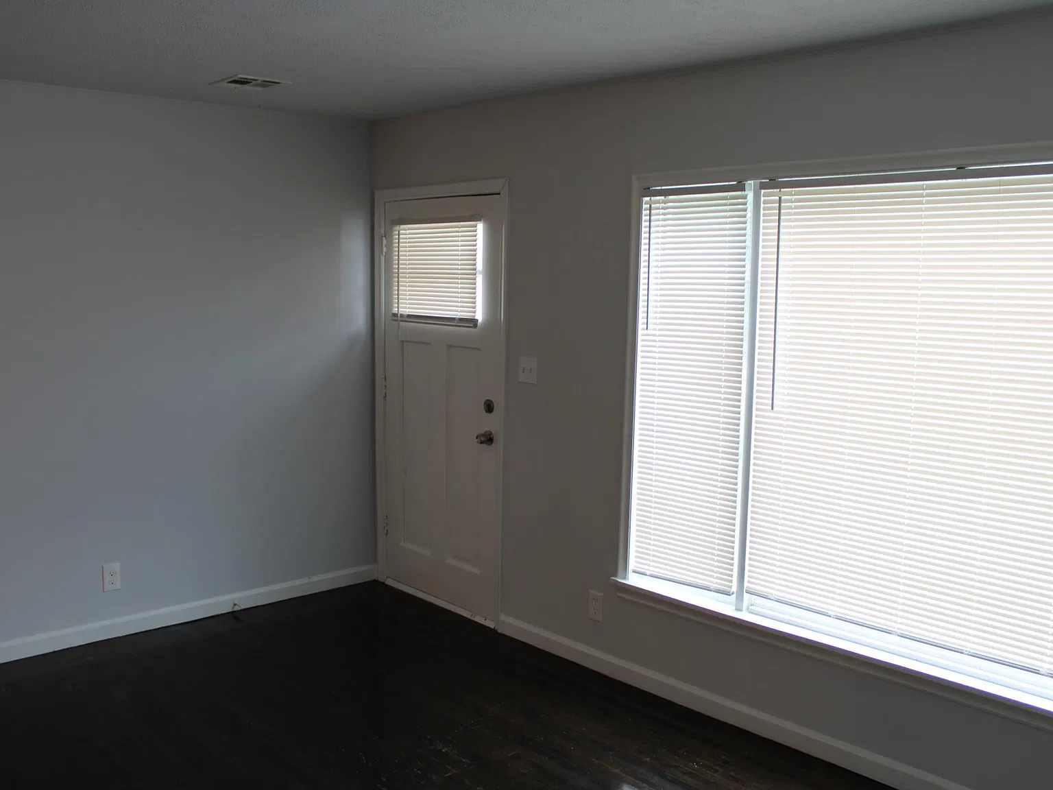 1123 E 39th Street — Photo 2