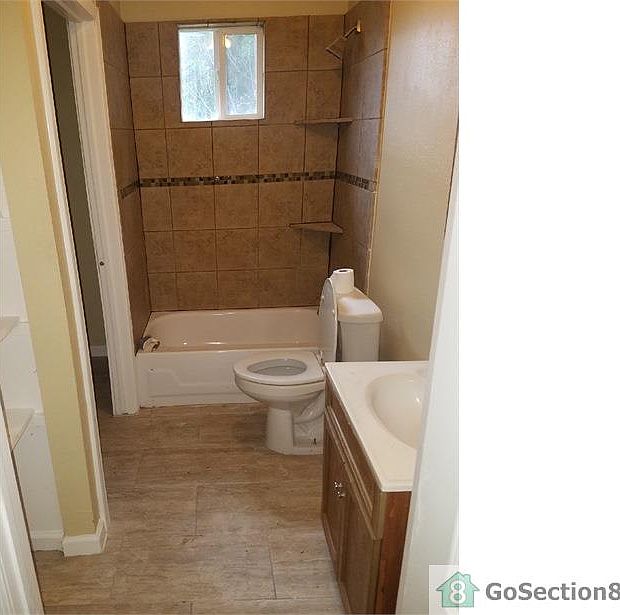2nd image of 1700 Woolfe St