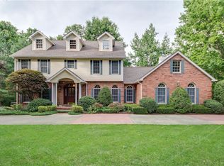 1718 Blu Fountain Ct, Godfrey, IL 62035