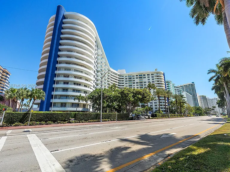 5161 Collins Ave #910 — Photo 14