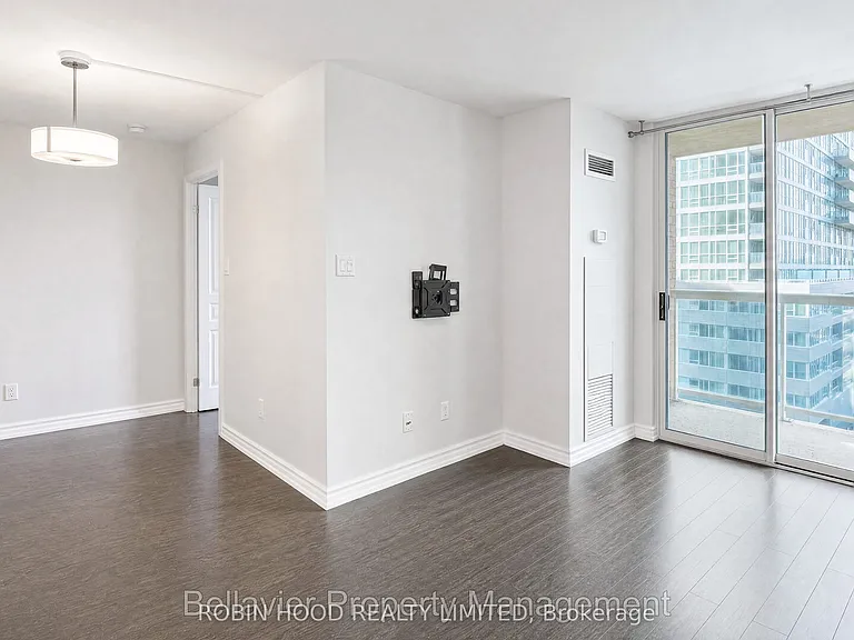 323 Richmond St E #807 — Photo 8