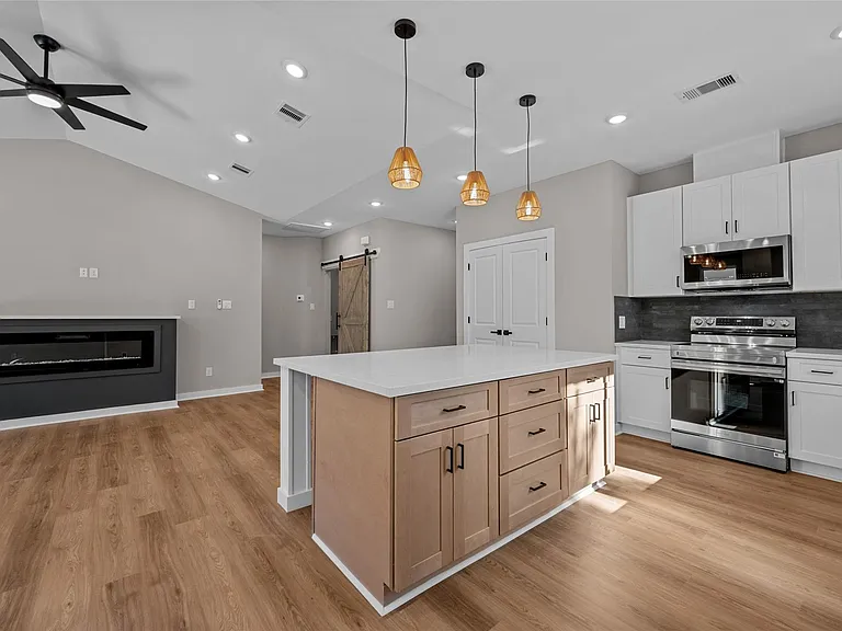 28407 Champion Oaks Dr — Photo 15