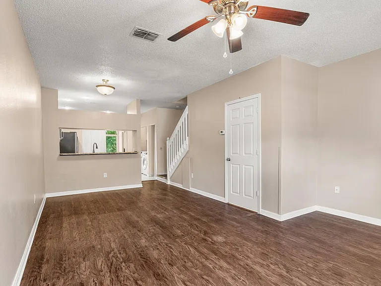 8611 Hunters Key Cir #8611 — Photo 9
