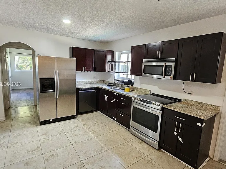 117 NW 11th Ave — Photo 6