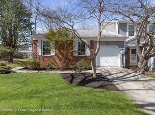 12 Oak Ln, Eatontown, NJ