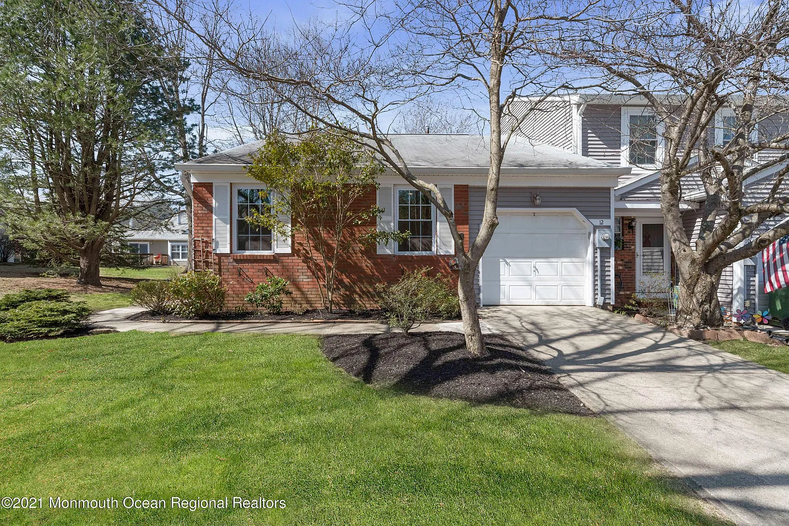 12 Oak Ln photo 1