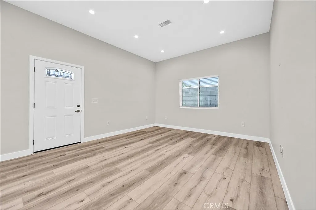 2 bed, 853 sqft, $3,500 — Photo 2