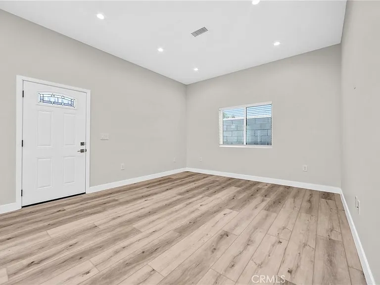 9998 1/2 Louise Ave — Photo 2