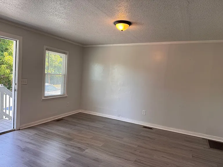 1240 Old Liberty Rd — Photo 4