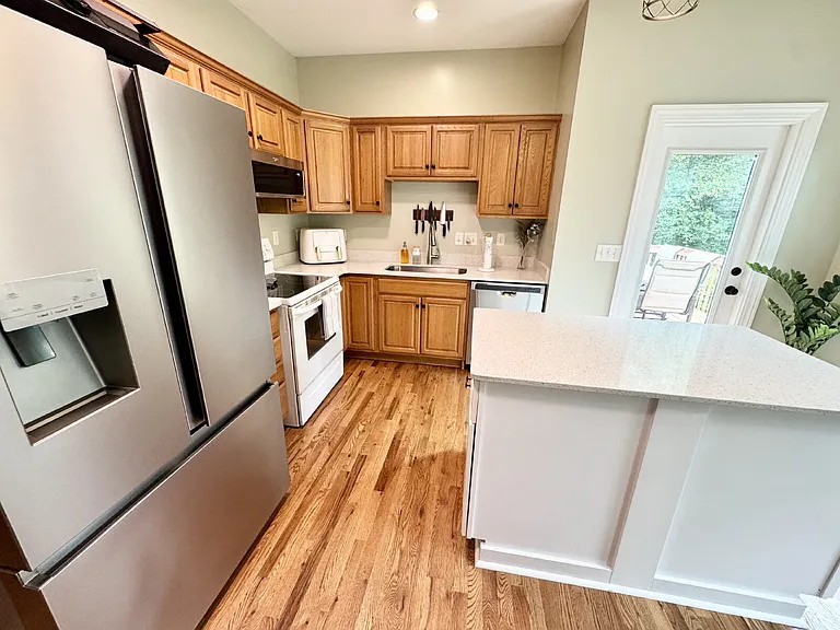 214 Providence Ct — Photo 9
