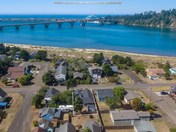 945 NE Commercial St, Waldport, OR 97394