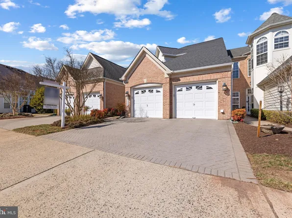 20897 Queens Quilt Sq, Sterling, VA 20165