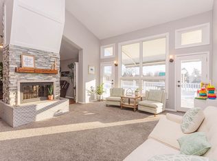9472 W Golfview Dr, Frankfort, IL 60423