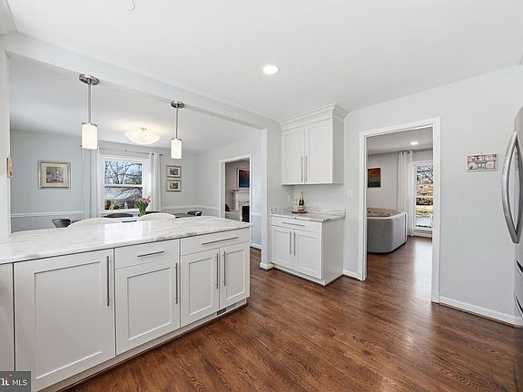 4th image of 5836 Lenox Rd