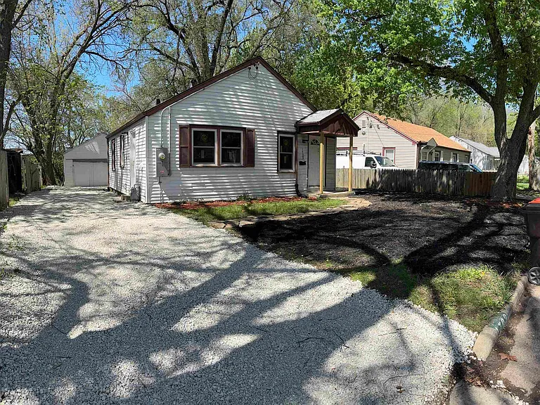 1703 N Valley Ave — Photo 16