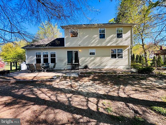 4th image of 213 Forest Ave
