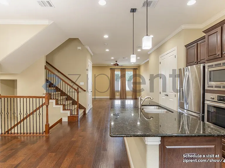 1025 Highknoll Ln — Photo 4