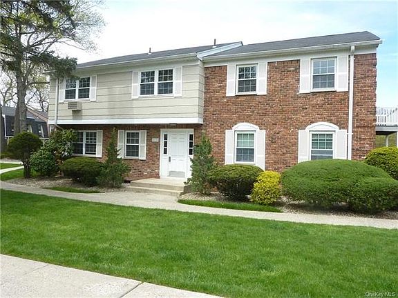 2nd image of 164 Doxbury Ln #164