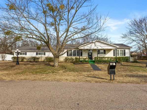 812 Wolfe Ln, Ada, OK 74820